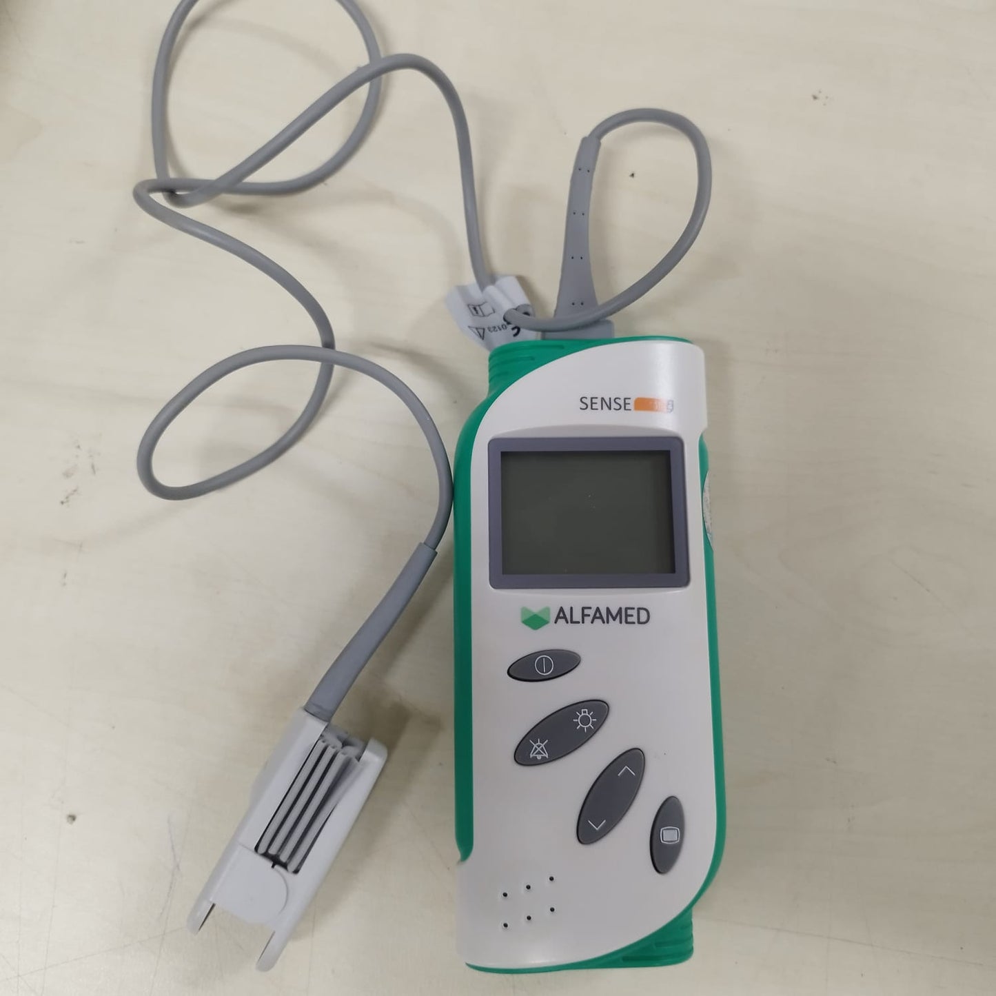 Oxímetro Alfamed SENSE 10, com Sensor Boca de Jacaré e Estojo - Usado